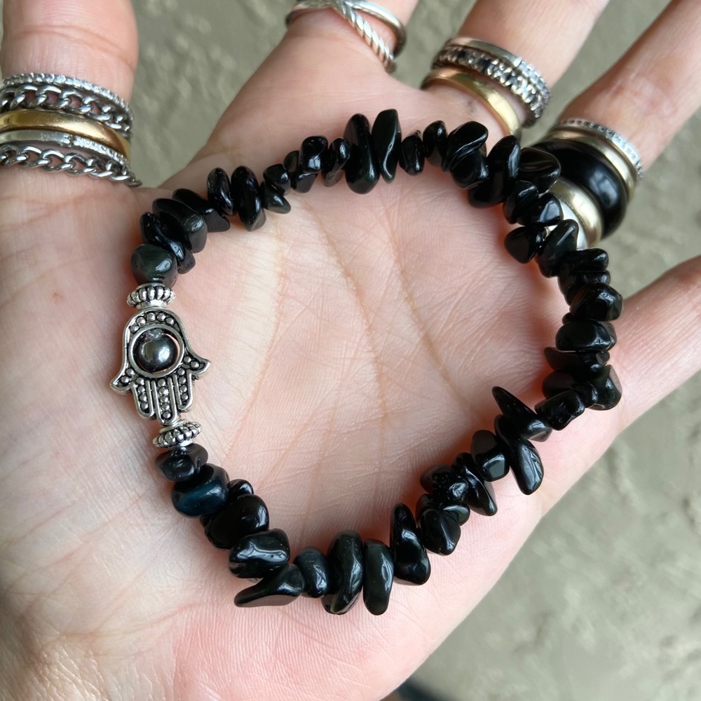 Onyx gemstones chips hamsa hand charm bracelet - Picture 2 of 10